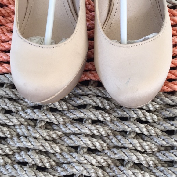 Heels by lsenboye NWT size 6.5 - Picture 5 of 8